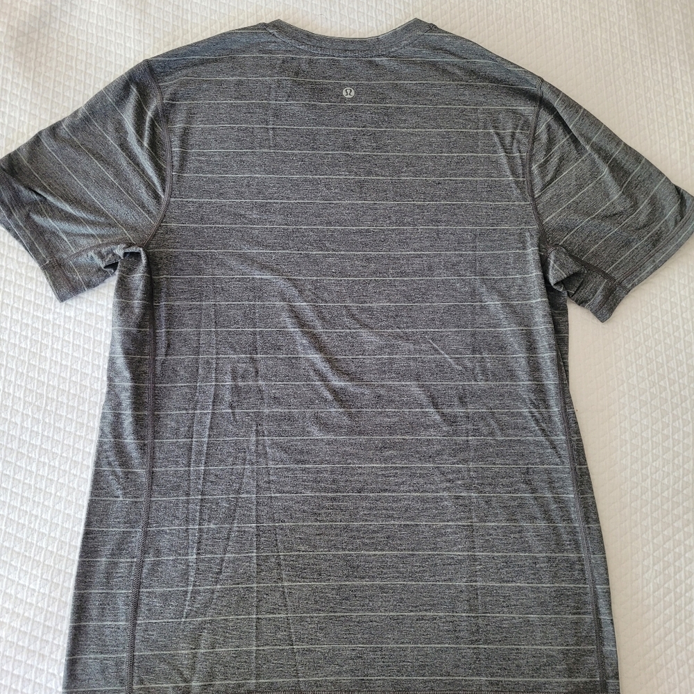 Lululemon short sleeve t shirt